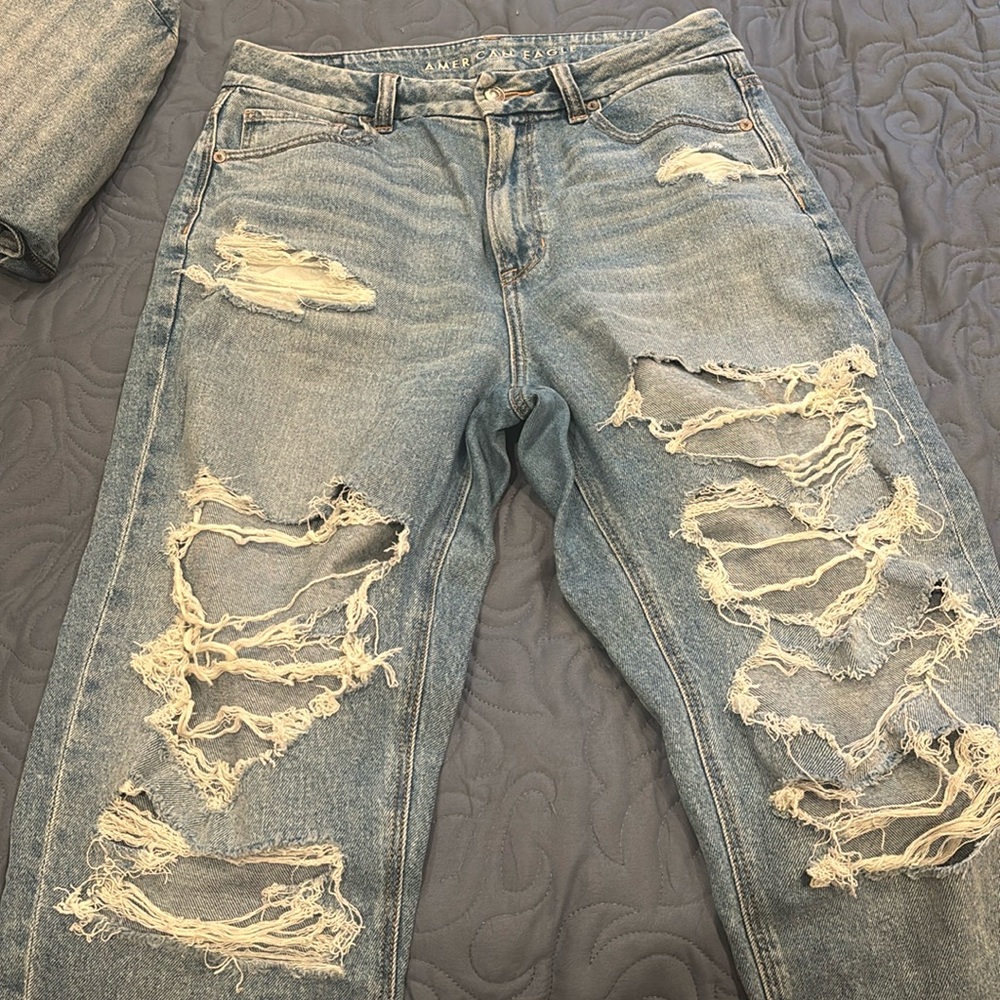 American Eagle Ripped Jean